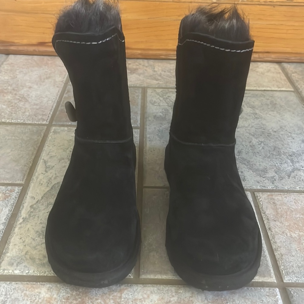 Ugg Meadow Black Suede Boots Size 6